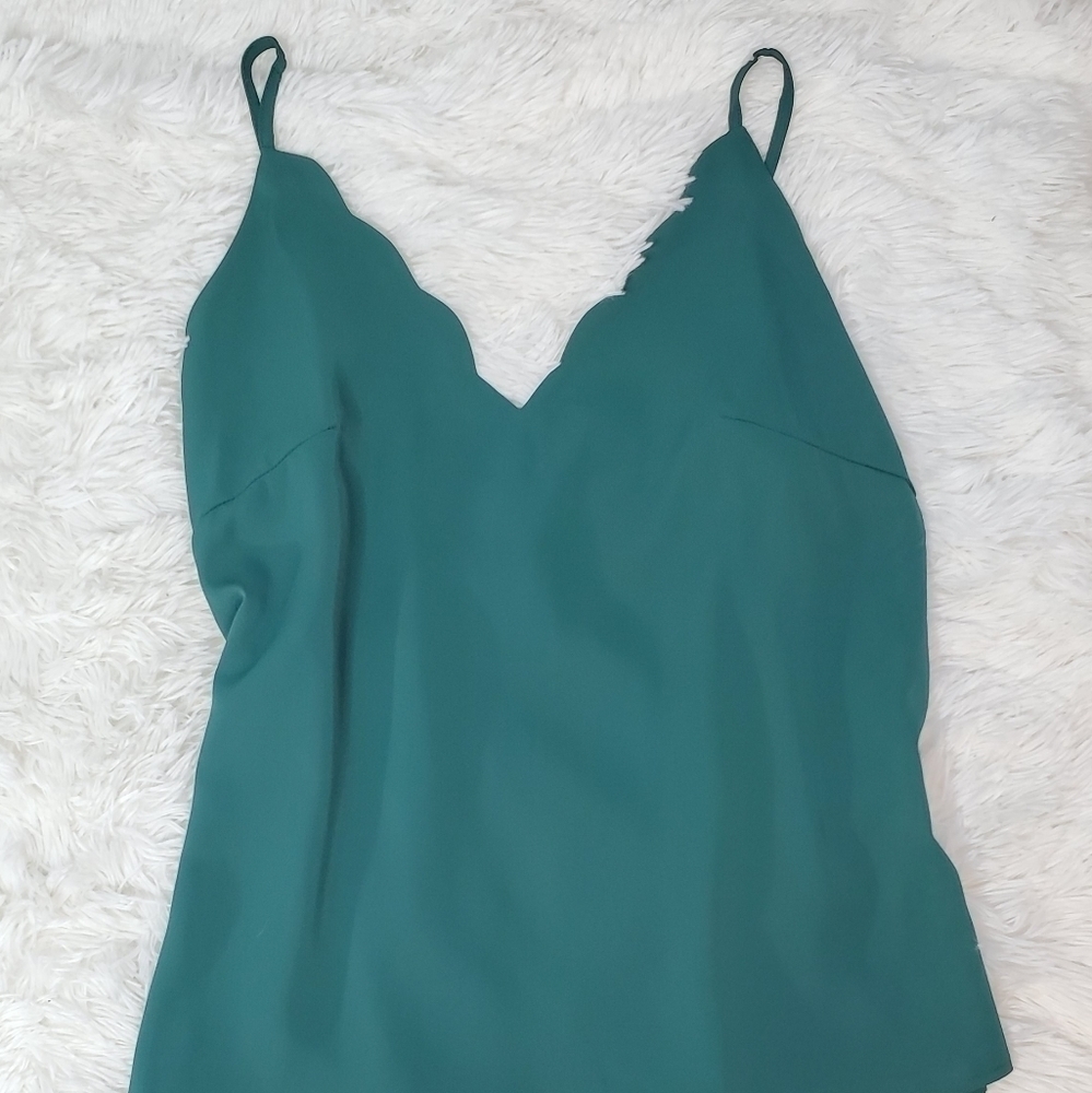 HUNTER Green Wave Detailed V Neck Cami - Picture 2 of 7